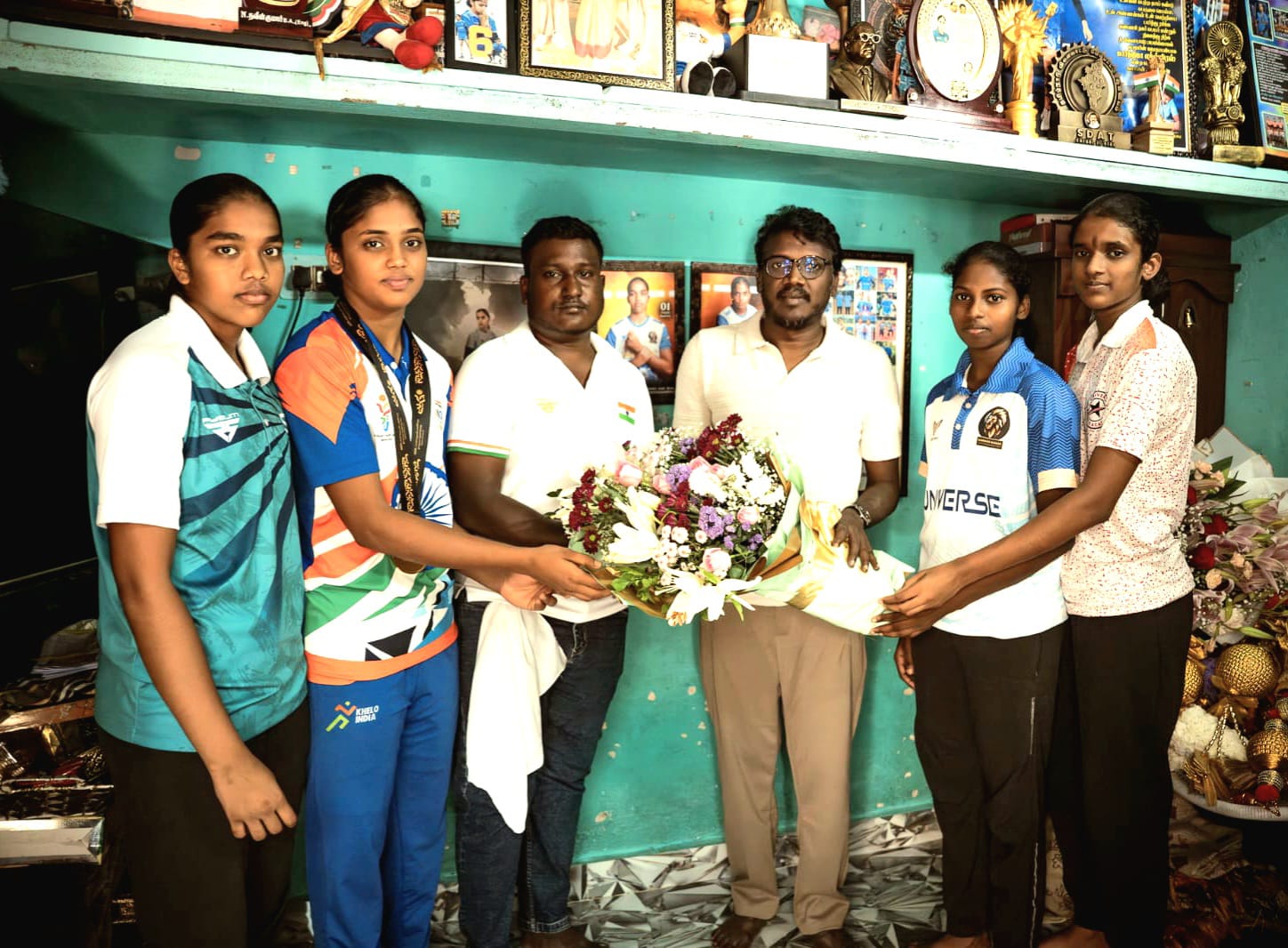 Director Mariselvaraj’s Bison team presented a check of 10 lakhs to kabaddi player Karthika and the Kannaginagar kabaddi team